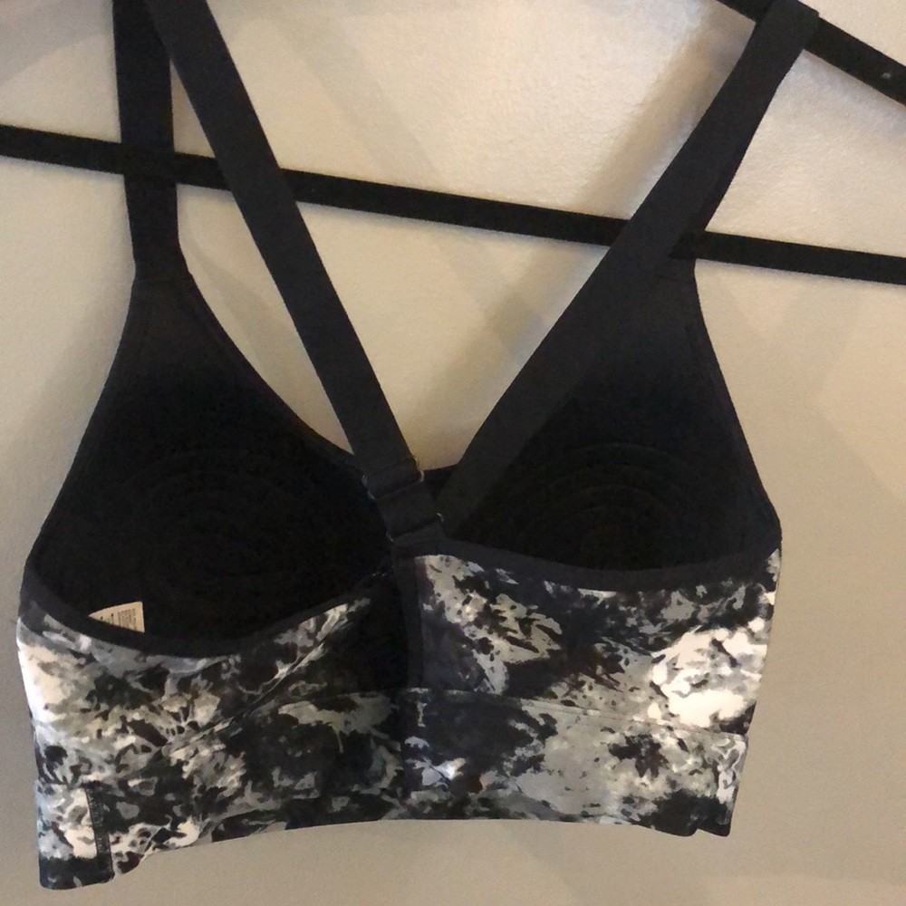 Black and White Under Armour sports bra - Picture 8 of 9